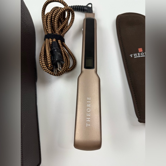 Theorie Saga Classic Flat Ion 1.5" 1 1/2 Titanium TH-S15BRZ Straightener - Picture 4 of 6